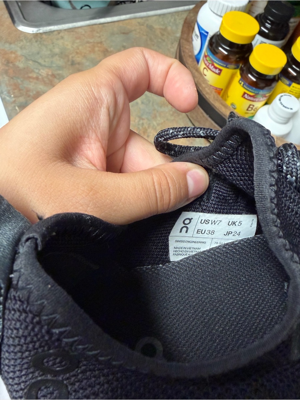ON RUNNING SNEAKERS - Picture 6 of 6